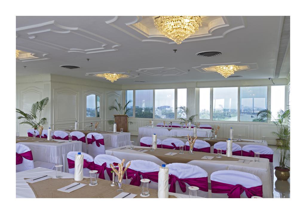Hotel Clarks Avadh Lucknow Esterno foto
